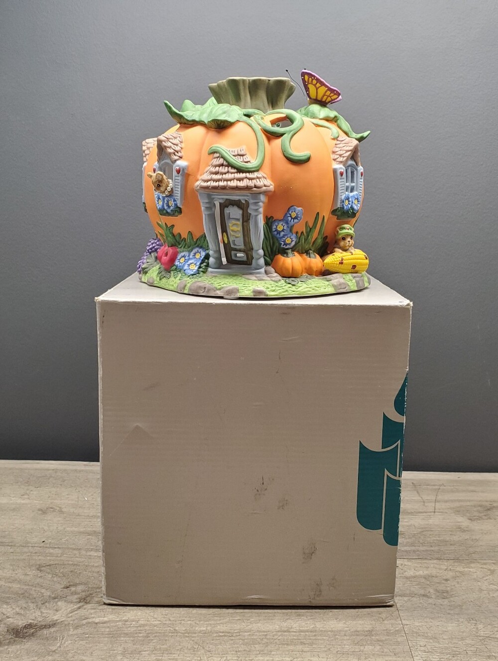 Party Lite Pumpkin Tealight House with box